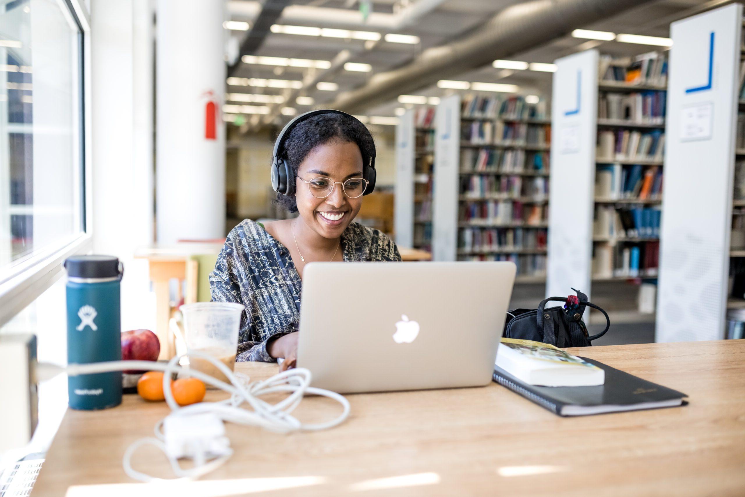 Woman sitting at a computer.